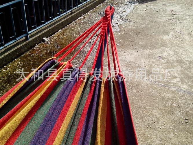 户外吊床，尽享野营悠闲时光